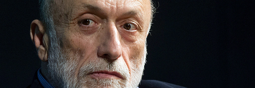 Carlo Petrini è un gastronomo, scrittore e attivista italiano, fondatore dell'associazione Slow Food.